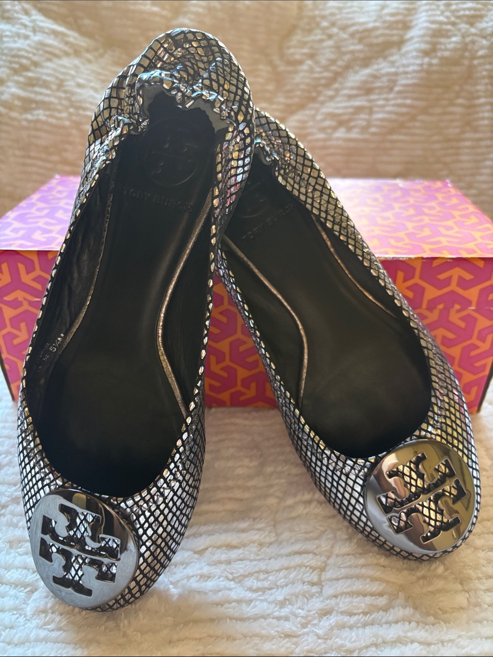 Tory Burch Pewter Reva Mirror Snake Print with Metal Logo - Picture 2 of 7